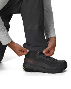 Simms Flyweight Stockingfoot Cinder  Die leichte atmungsaktive Reise-Wathose von Simms!  NEW2025