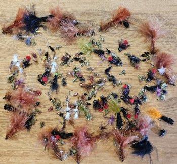 Nr. 22 B-Ware Fliegenabverkauf 180 - Nymphen, Trockenfliegen, Streamer "Eine fängt immer"