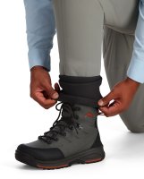Simms Freestone Pant Smoke 2025 Set Hüftwathose + Watschuhe zum Vorteilspreis